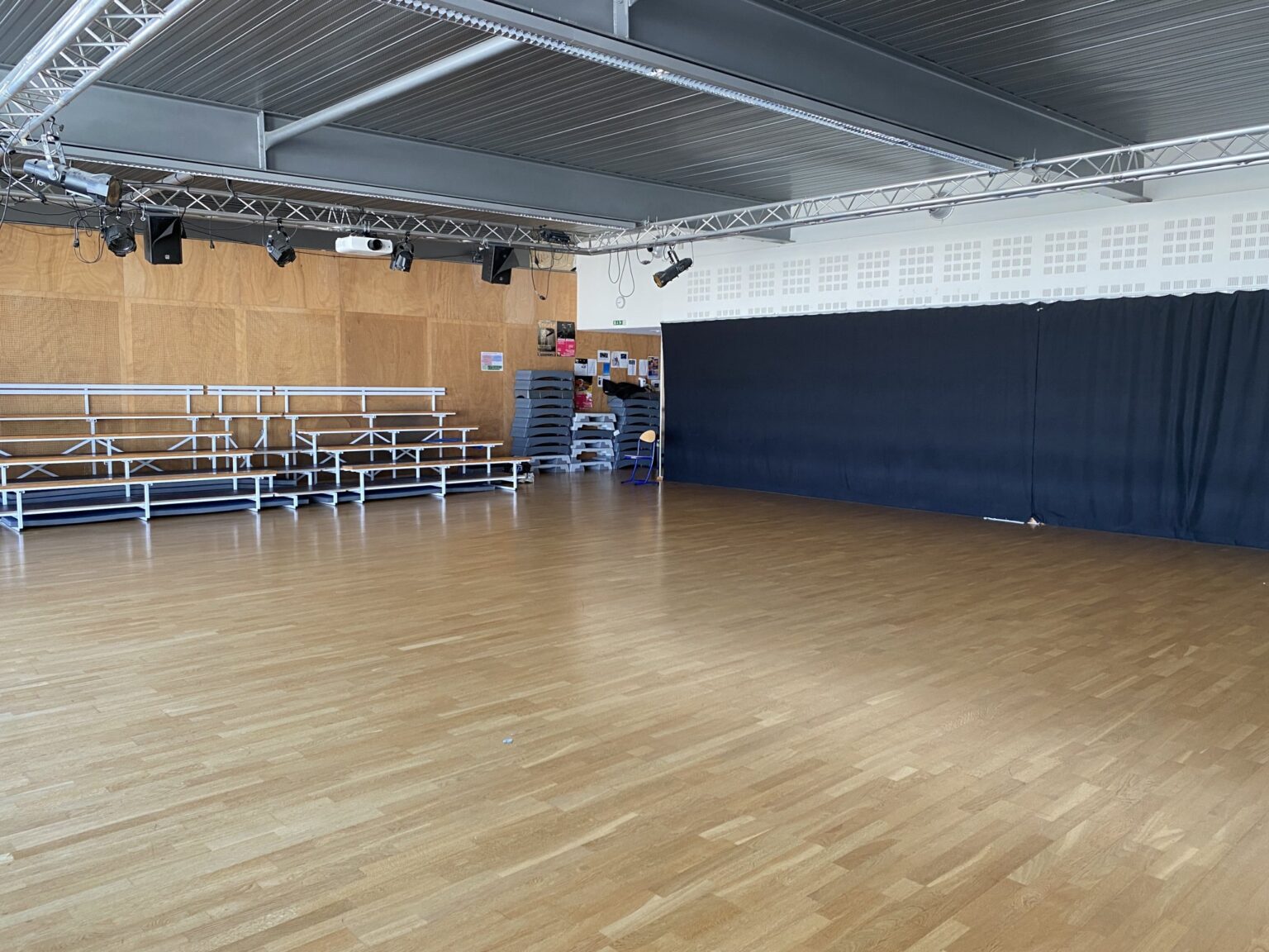 Salle-de-danse-Bobigny.jpg